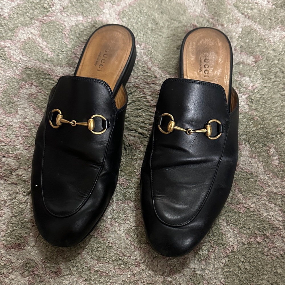 Gucci Black Leather Loafers with Gold Accent